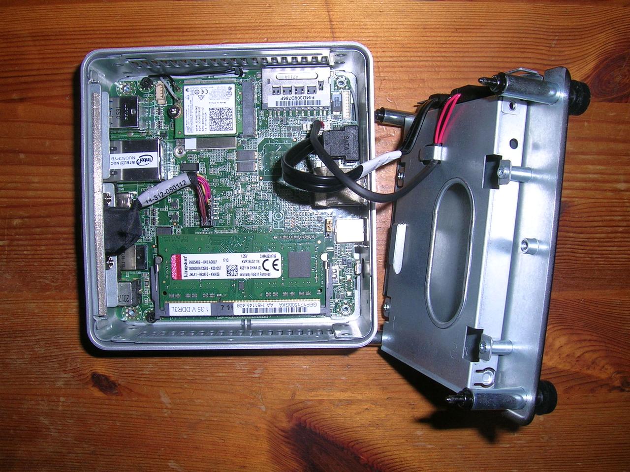 Inside view of the NUC5CPYH